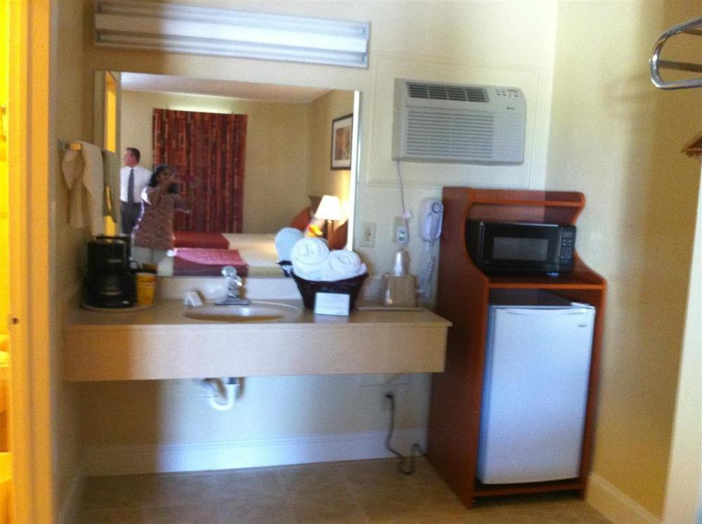 Oyo Hotel Augusta Downtown חדר תמונה